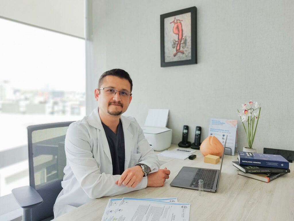 Angiólogo en CDMX - Dr. Christian César León Rey