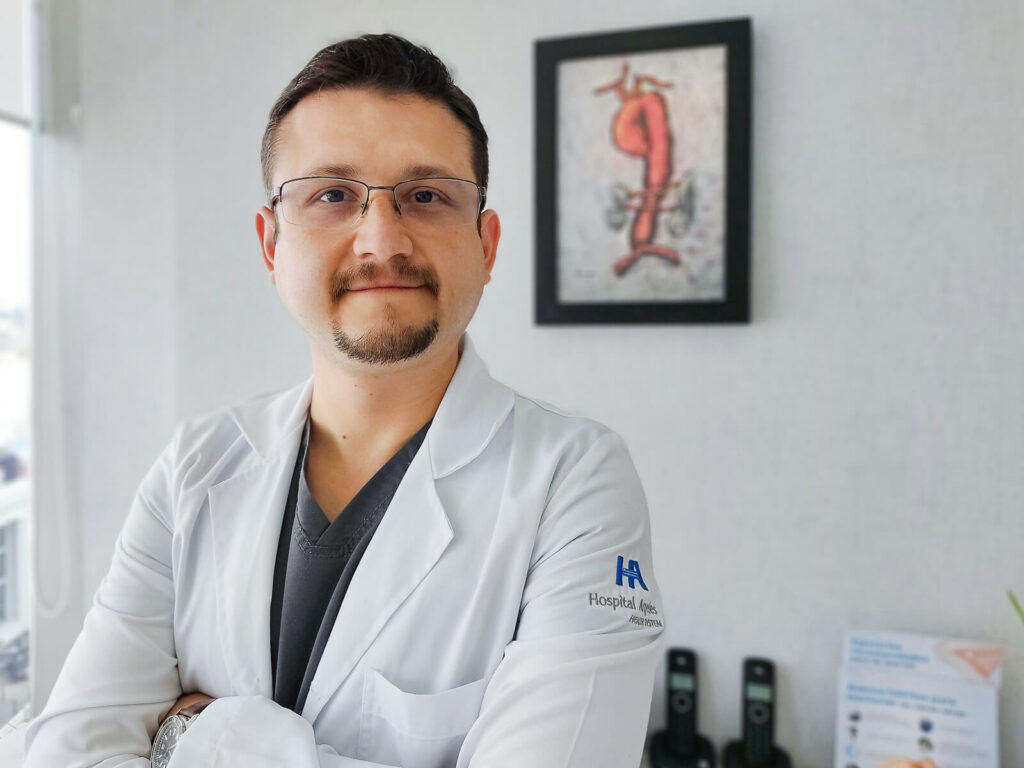 Especialista en angiología - Dr. Christian César León Rey