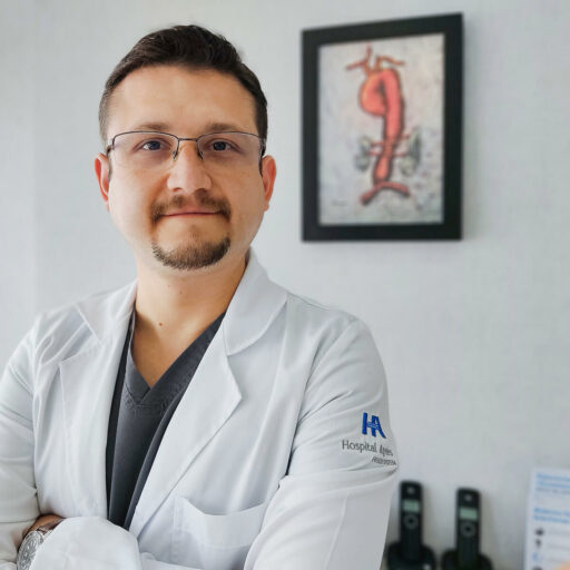 Especialista en angiología - Dr. Christian César León Rey